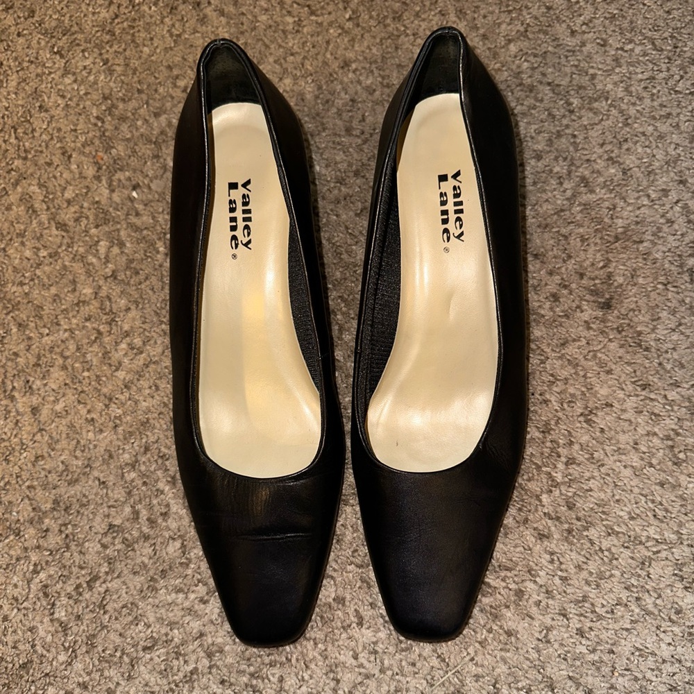 Valley Lane Black Pumps